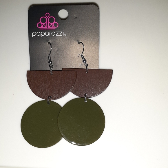 Beach Bistro Earrings - Picture 3 of 6